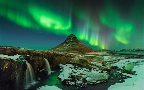 aurora borealis season iceland